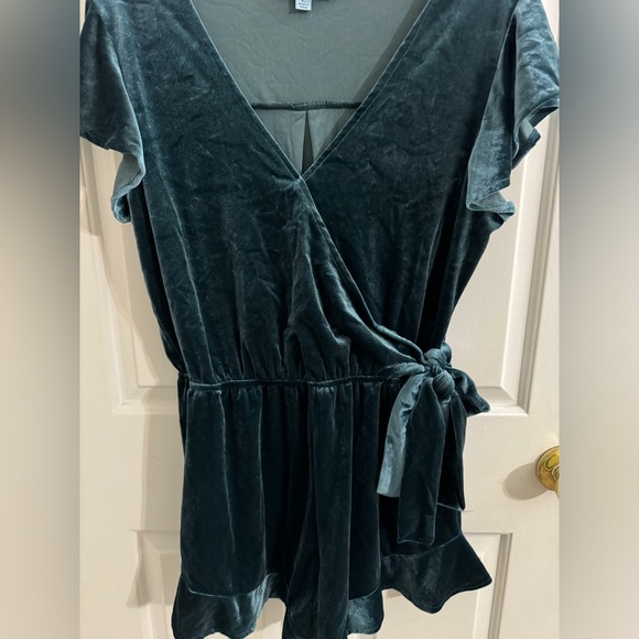 Women’s shorts romper. Size large She + Sky - Picture 2 of 6